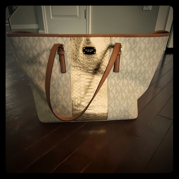 Michael Kors Handbags - Michael Kors Large Tote Purse Michael Kors Handbags - Michael Kors Large Tote Purse